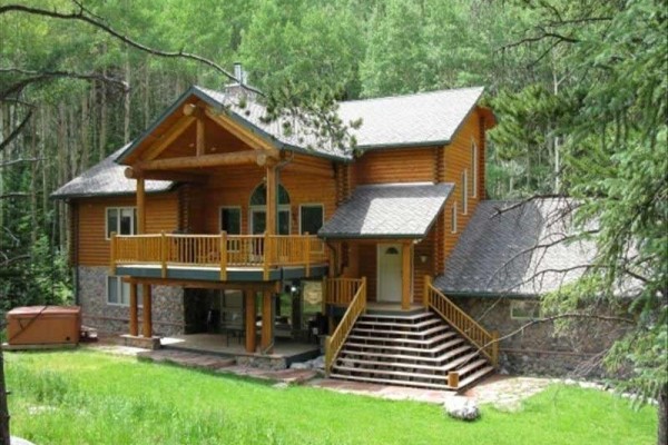 [Image: Private 2 Acre Lot! Surrounded by Aspen Trees! Beautiful Views!]
