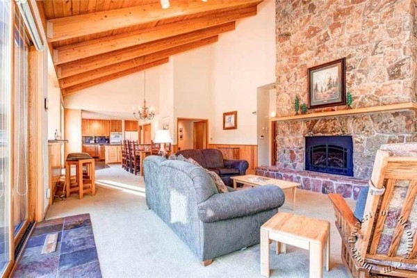 [Image: Rocky Mountain Getaway, Great for Family Reunions or Group Retreats, Sleeps 18]