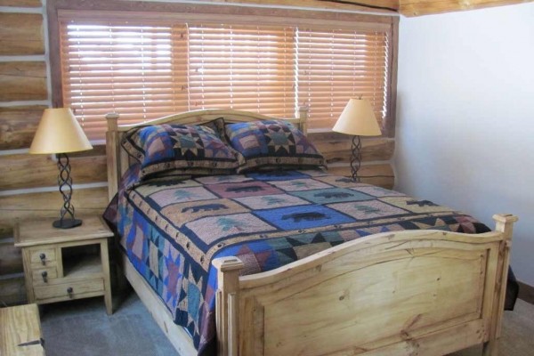 [Image: 'the Wicker Creel' Cabin, 3BR, 2BA Log Home 3 Minutes from Breck]