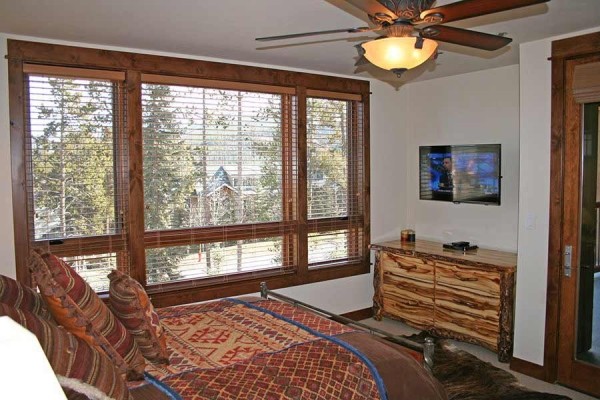 [Image: Ski in/Ski Out-Luxury-Great Mountain Views-Affordable Rates]