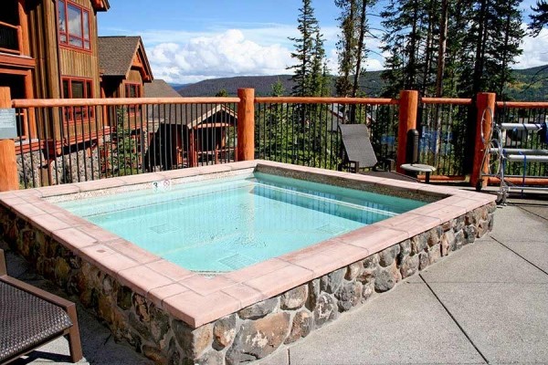 [Image: Ski in/Ski Out-Luxury-Great Mountain Views-Affordable Rates]