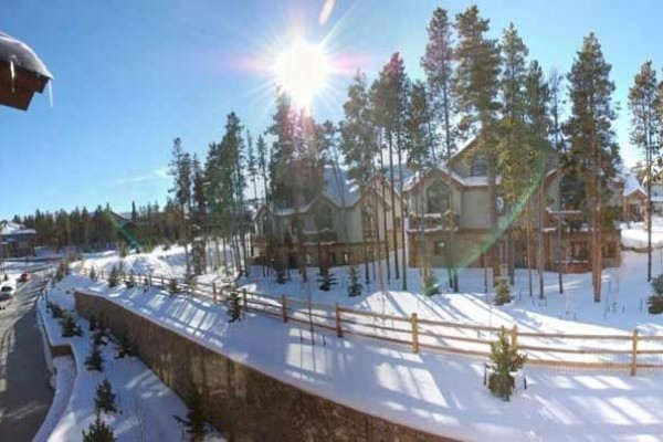 [Image: Ski-in/Ski-Out 3 BR, 2 1/2 BA Platinum Property, Children Welcome.]