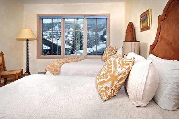 [Image: Magnificent Boutique Lodge Ski in Ski Out with Mesmerizing Ski Moutain View]