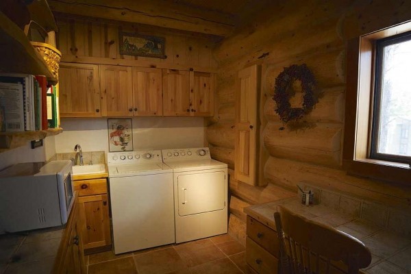 [Image: 400 Yds to 4 Ski Lifts, Steps to Free Shuttle, Luxury Log Home, Great Location!]