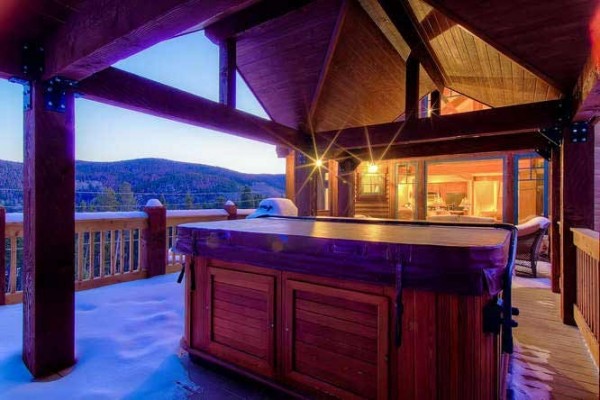 [Image: Moonstone Lodge-Luxury Home with Incredible Views; Located 1.5 Mile to Downtown]