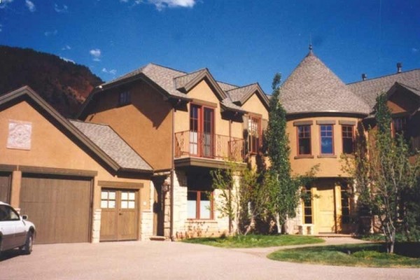 [Image: Aspen Valley Riverfront Luxury Home Special Monthly Rates]