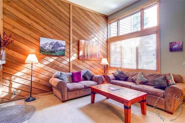 [Image: Beautifully Decorated Ski-in~Ski-Out Townhome on Lower Peak 9 in Breckenridge]