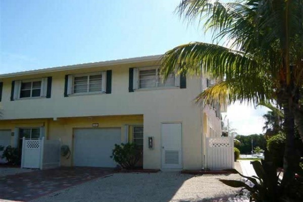 [Image: Fabulous 3 BR/3 BA Two-Story Townhouse.]