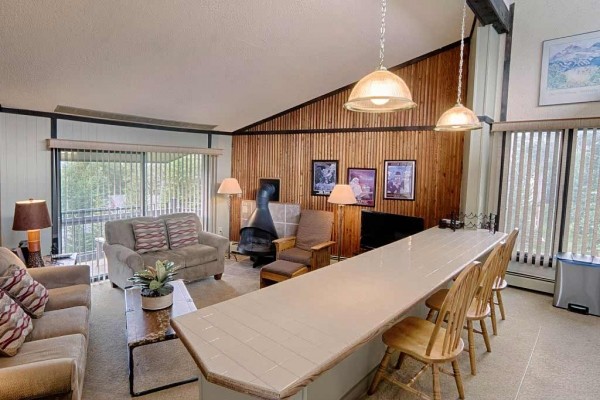 [Image: Vaulted 2 BR Updated Condo W/Mountain View, Excellent Location &amp; Great Amenities]