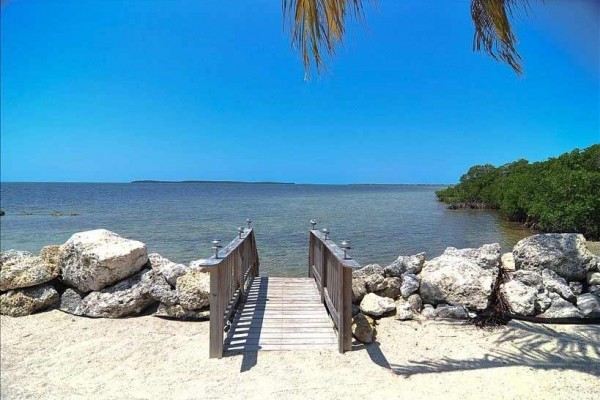 [Image: Oceanfront Villa in the Florida Keys]