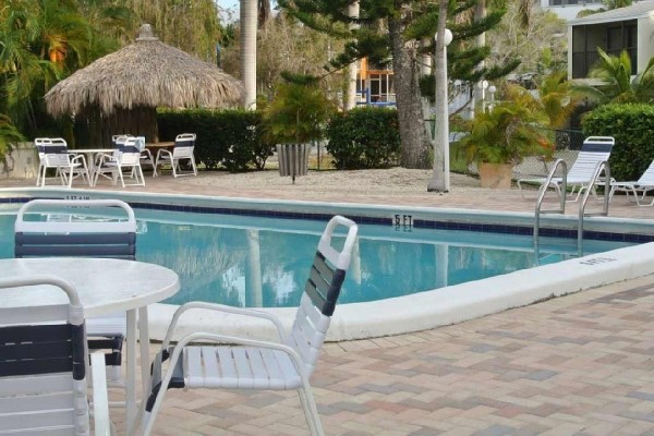[Image: Elegant Vacation Rental with Lake and Beach Access Close to All Mayor Attraction]