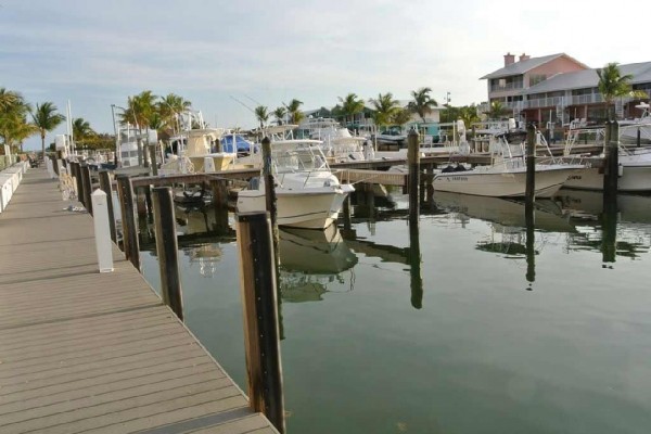 [Image: Elegant Vacation Rental with Lake and Beach Access Close to All Mayor Attraction]