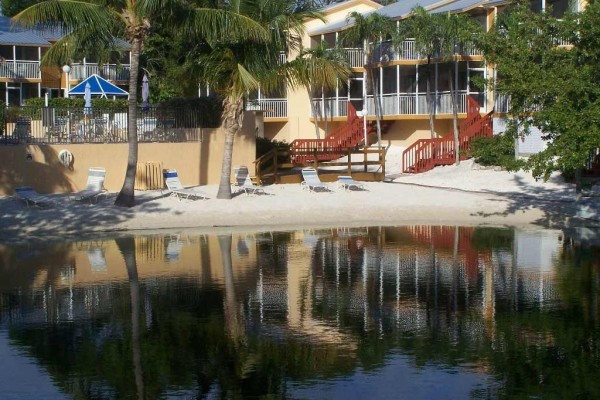 [Image: Kawama Townhouse 'Watch Sunrises and Sunsets from the Jetty']