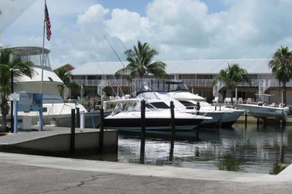 [Image: Kawama Townhouse 'Watch Sunrises and Sunsets from the Jetty']