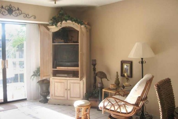 [Image: Oceanside Vacation Townhome - Sleeps 8-10]