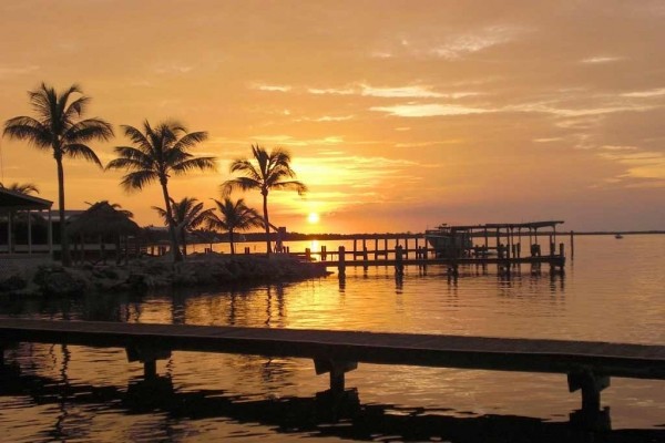 [Image: Meagan's Beach House - Bayfront Home with Spectacular Sunrises and Sunsets]