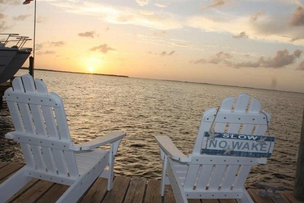 [Image: Meagan's Beach House - Bayfront Home with Spectacular Sunrises and Sunsets]