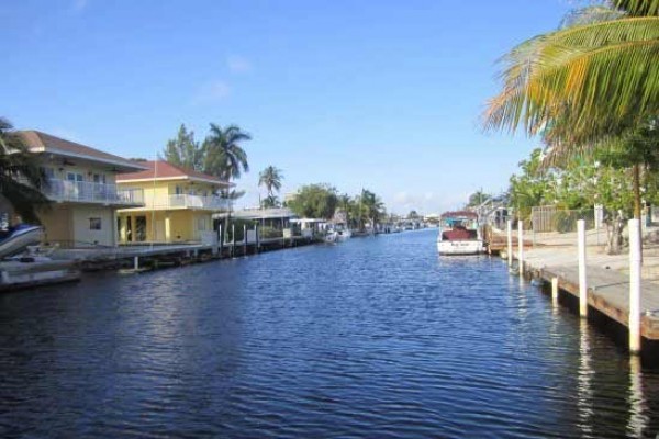 [Image: Waterfront Key Largo Luxury Home with Bay Access!!]