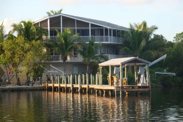 [Image: Elegant Bayfront Key Largo Estate]