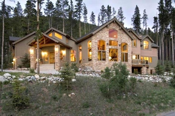 [Image: 6600sq Ft Estate W/Mountain Views, August Dates Available!]