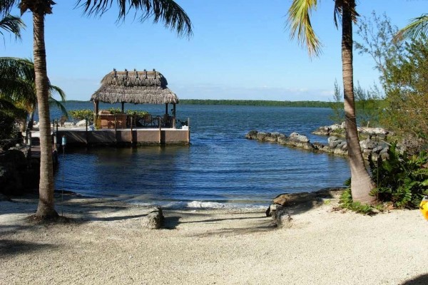 [Image: Beach on the Bay - Jacuzzi - Kayak-Bicycles-Boat Rental-Boat Dock-Sunset-Row Boa]