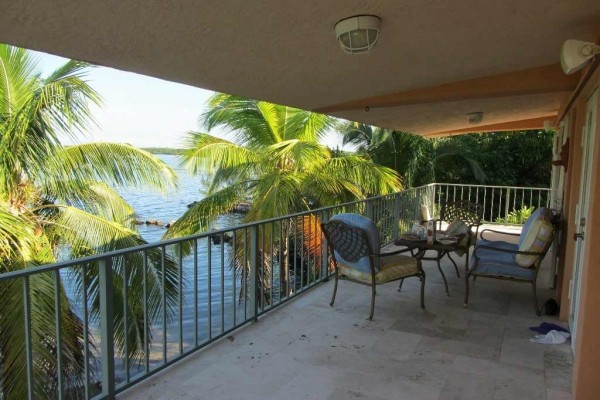 [Image: Beach on the Bay - Jacuzzi - Kayak-Bicycles-Boat Rental-Boat Dock-Sunset-Row Boa]