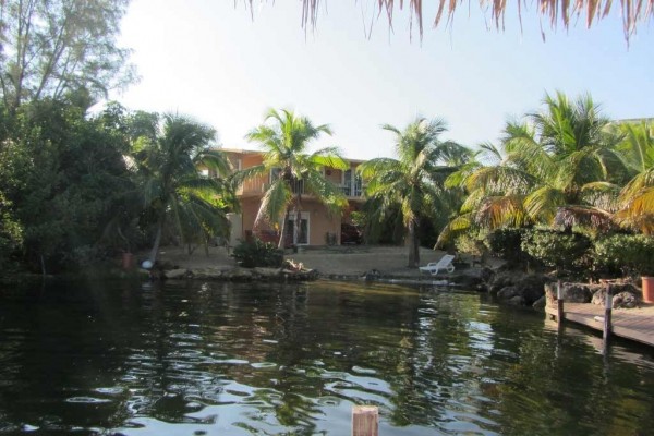 [Image: Beach on the Bay - Jacuzzi - Kayak-Bicycles-Boat Rental-Boat Dock-Sunset-Row Boa]