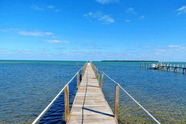 [Image: Oceanfront Estate with Boat Dockage]