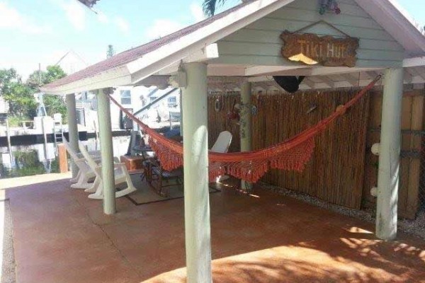 [Image: Key Largo - Waterfront with Dock and Private Beach.]