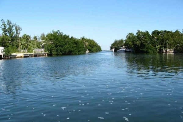 [Image: Key Largo - Waterfront with Dock and Private Beach.]