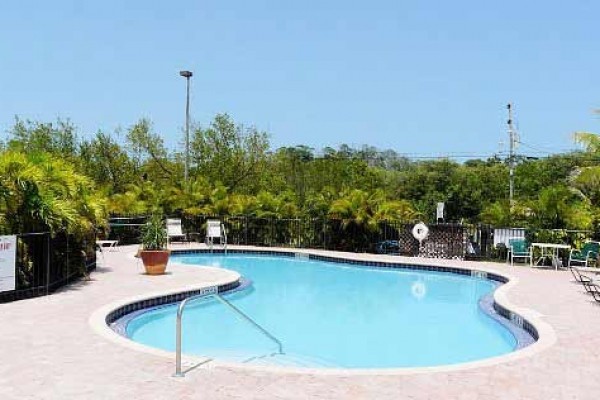 [Image: Key Largo Waterfront Paradise: Tropical Decor, Ocean, Marina View]