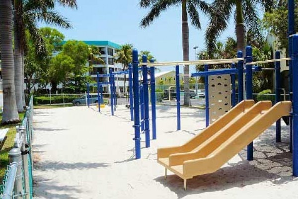 [Image: Key Largo Waterfront Paradise: Tropical Decor, Ocean, Marina View]