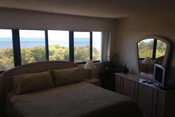 [Image: Comfy Condo with an Amazing View. Best Rates!]