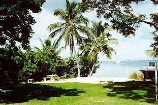 [Image: Bayfront Beach House with Sandy Beach]