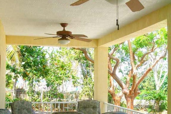 [Image: Bayfront Beach House with Sandy Beach]