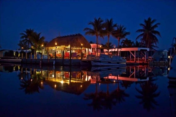 [Image: Absolute Paradise, 2/2 Waterfront,Pontoon Boat, 200'Pvt.Dock,Spa, Large Tiki Hut]