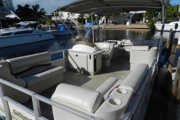 [Image: Absolute Paradise, 2/2 Waterfront,Pontoon Boat, 200'Pvt.Dock,Spa, Large Tiki Hut]