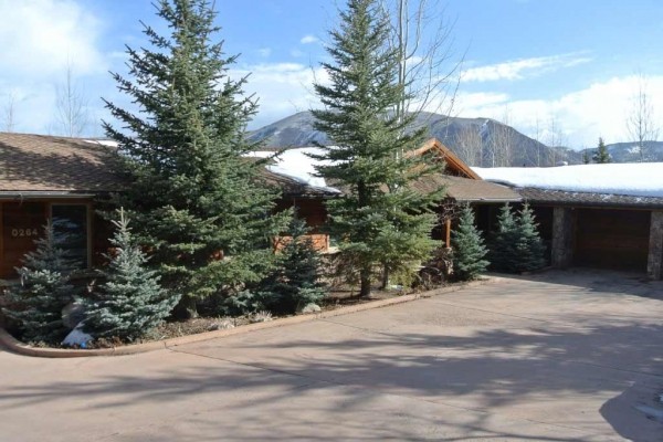 [Image: Best Luxury Rental Home Value in Aspen, Monthly and Six Month Available]