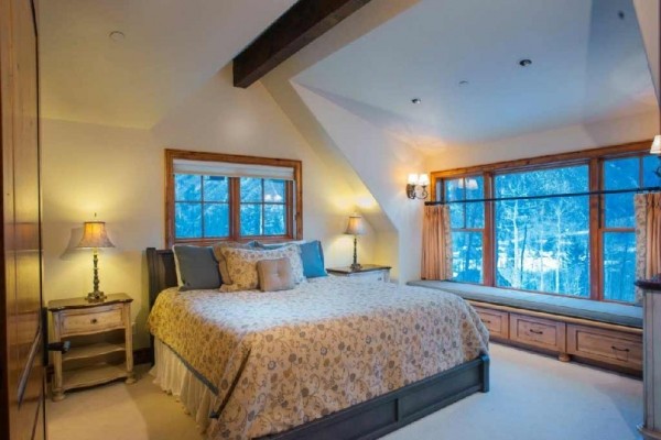 [Image: Luxurious Six Bedroom Lodge in Morningstar]