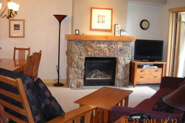 [Image: 1 Bedroom Sleeps 6 in Comfort at the Base of Copper Mountain Resort.]
