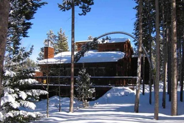 [Image: Ski in and Out. Classic Ski Lodge at the Base of Peak 8! Great Rates!]