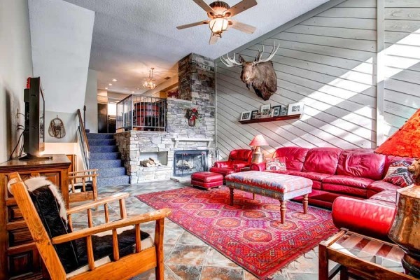 [Image: Front Row Cedars 2BR 50 Yards to Slopes/Quicksilver Lift Breckenridge Lodging]