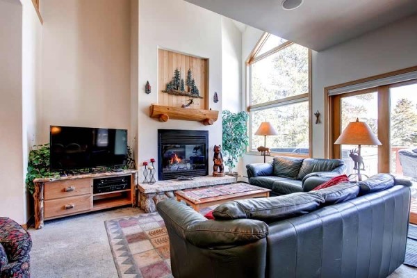 [Image: Front Row Pines! Ski-in/Ski-Out 4 BR Th Private Hot Tub Breckenridge Lodging]