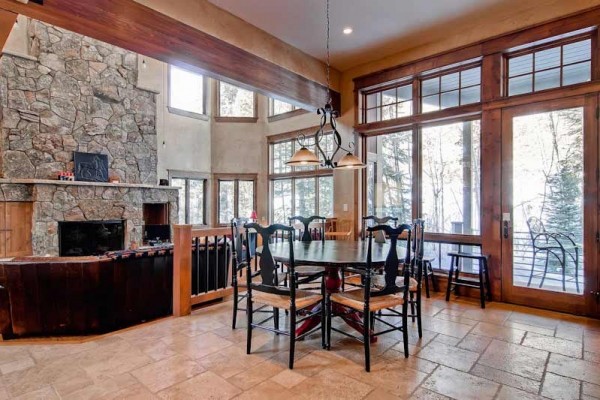 [Image: Spacious, Custom, Private Ski Home with Easy Town Access. Ask for Discounts!]