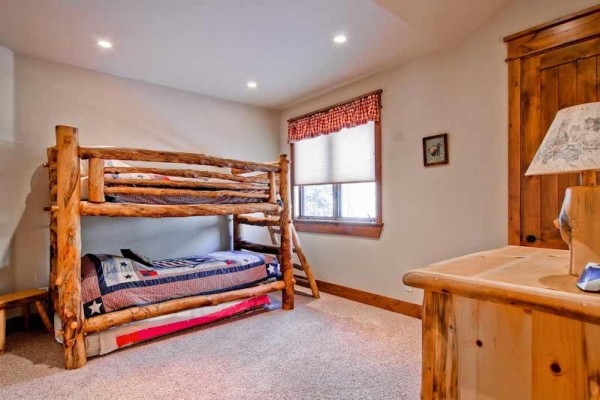 [Image: Spacious, Custom, Private Ski Home with Easy Town Access. Ask for Discounts!]