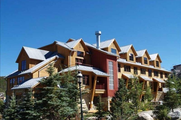 [Image: Luxurious One Bedroom Condo with Mtn Views! Walk to Ski Lift!]