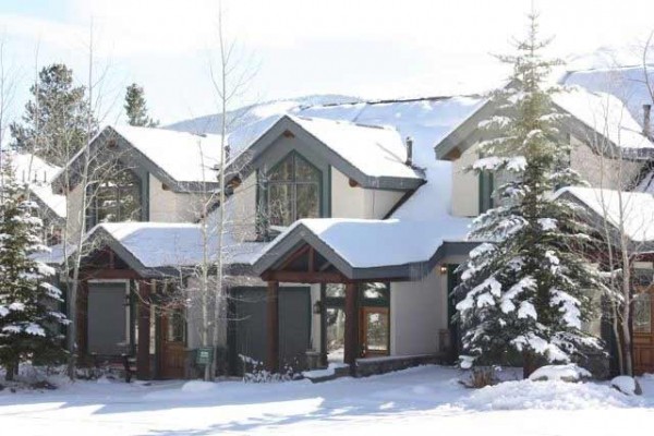 [Image: 4 Bedroom Ski-in/Ski-Out the Back Door, Hot Tub, Sleeps 12]